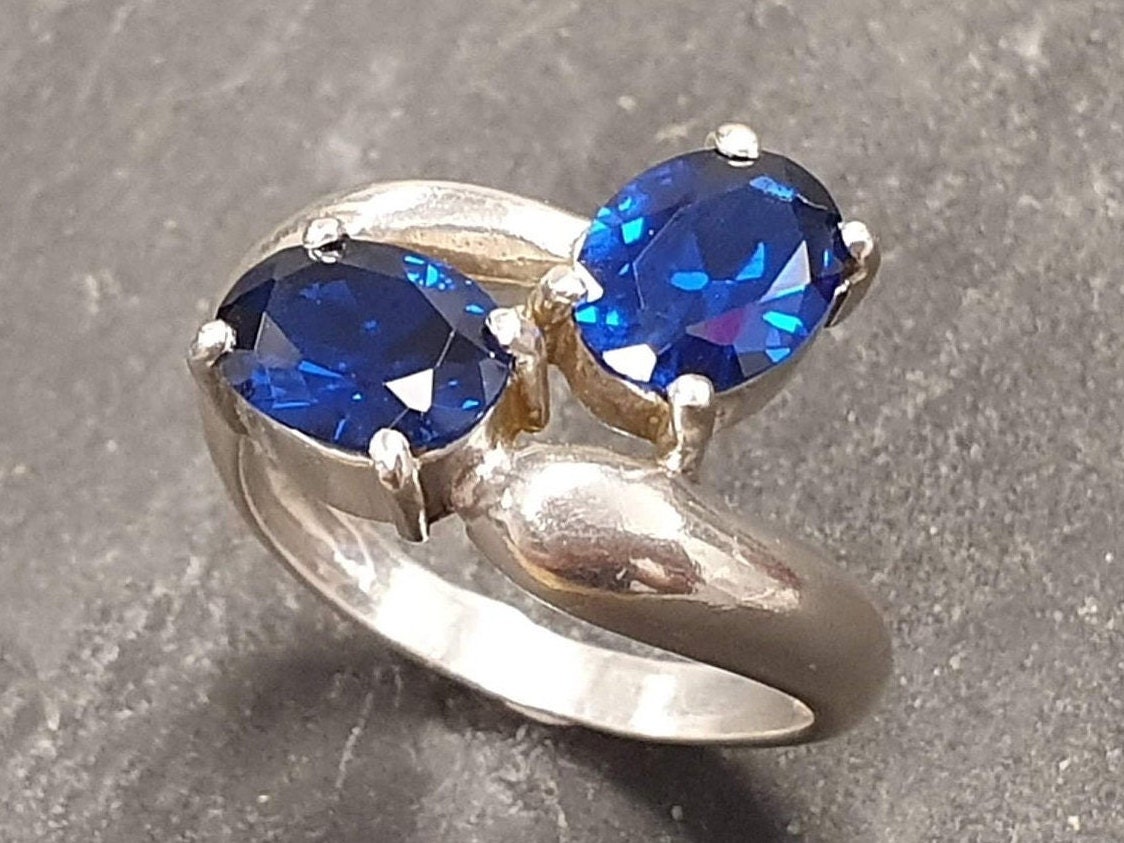 Double sapphire ring deals