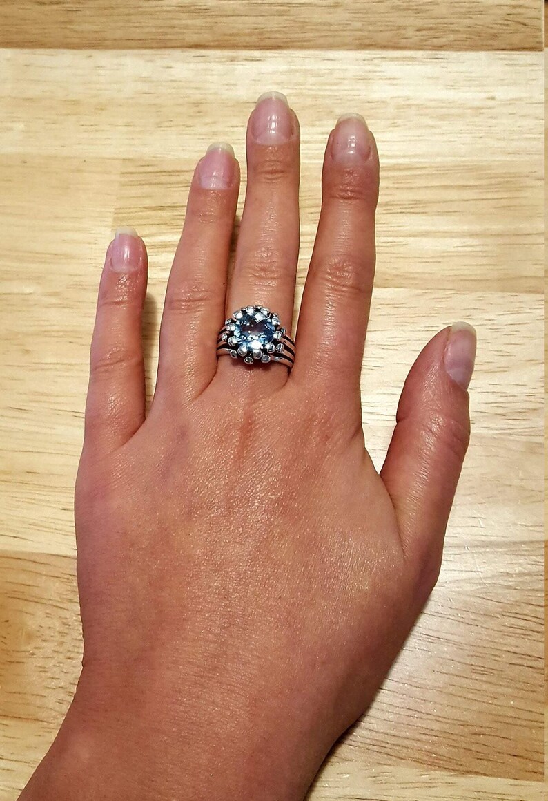 Statementring, blå topasring, naturlig blå topas, topadring, decembers födelsesten, unik ring, blå ring, massiv silverring, blå topas bild 7