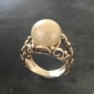 Anillo de perla blanca, anillo de perla natural, piedra natal de junio, anillo de perla vintage, anillo de estilo vintage, anillo de junio, perla blanca, anillo de plata maciza imagen 3