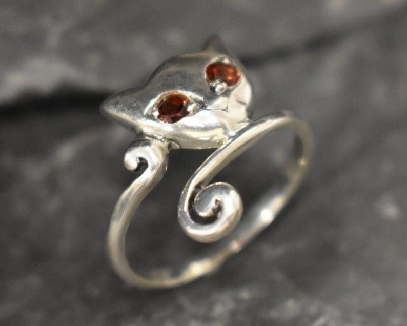 Garnet Ring, Natural Garnet, January Birthstone, Silver Cat Ring, Vintage Cat Ring, Red Eyes Ring, Cats Eye Ring, 925 Silver Ring, Red Ring image 3