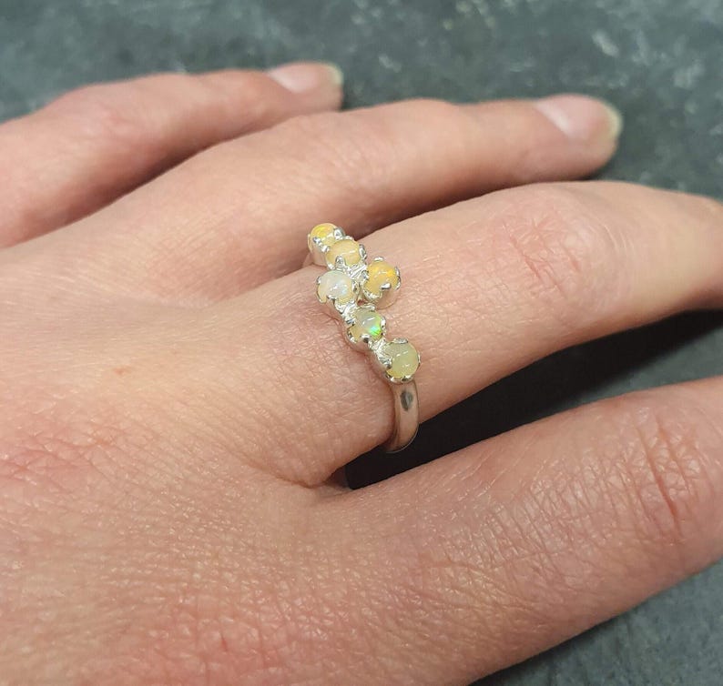Anillo de ópalo de fuego, ópalo natural, banda de ópalo, ópalo etíope, ópalo auténtico, banda de ópalo vintage, piedra de nacimiento de octubre, anillo de plata maciza, ópalo de fuego imagen 7