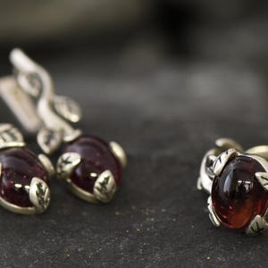 Garnet Ring, Natural Garnet, January Birthstone, Flower Ring, Vintage Ring, Red Ring, Dainty Ring, Silver Ring, 925 Solid Silver, Garnet image 9