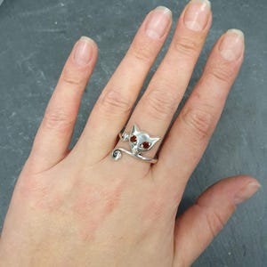 Garnet Ring, Natural Garnet, January Birthstone, Silver Cat Ring, Vintage Cat Ring, Red Eyes Ring, Cats Eye Ring, 925 Silver Ring, Red Ring image 8
