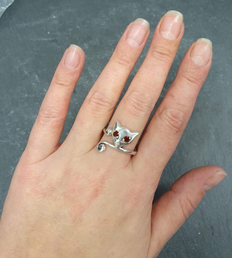 Garnet Ring, Natural Garnet, January Birthstone, Silver Cat Ring, Vintage Cat Ring, Red Eyes Ring, Cats Eye Ring, 925 Silver Ring, Red Ring image 8