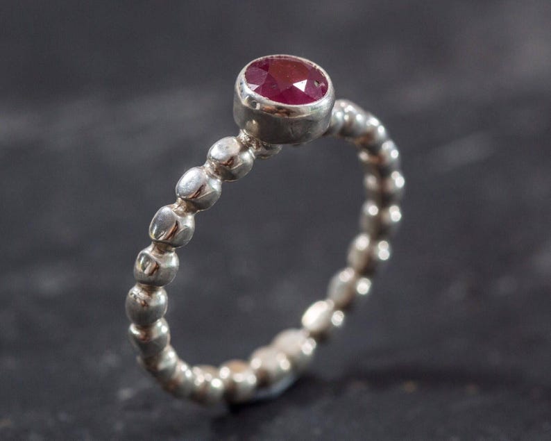 Lünette Rubin Ring, natürlicher Rubin, Roter Rubin Ring, Juli Birthstone, Roter Ring, Vintage Rubin Ring, Rubin Versprechen Ring, Juli Ring, Massiver Silber Ring Bild 9