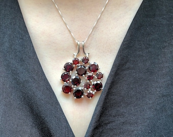 ペンダント  シルバー＆ガーネット【ビンテージ】 ハンドメイドガーネットスターリングシルバーハートペンダント