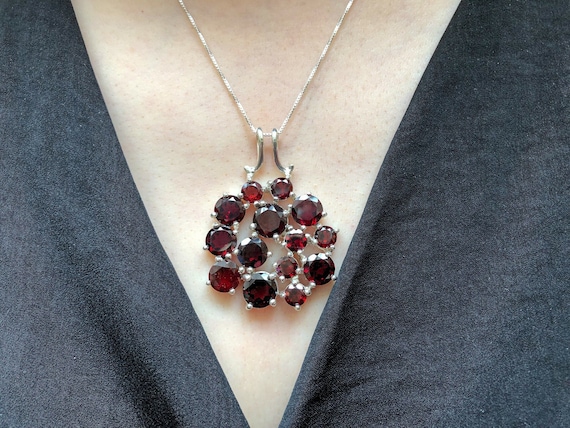 【高品質】ガーネット　ペンダント　S925 ガーネットペンダント、天然ガーネット、1月のペンダント、赤い花の