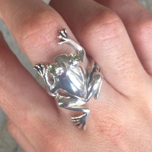 Silver Frog Ring, Peridot Ring, August Birthstone, Natural Peridot, Statement Frog Ring, Green Gem Ring, Artistic Frog Ring, Adina Stone