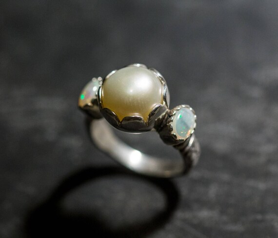 Petite Flower Freshwater Pearl Silver Ring - Austral Stones