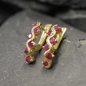 Gold Rubin Ohrringe, Natürlicher Rubin, Vintage Ohrringe, Vergoldete Ohrringe, Juli Geburtsstein, Asymmetrische Ohrringe, Lange Ohrstecker, Vermeil Ohrringe