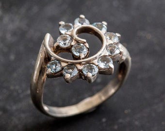 Unique Blue Topaz Ring, Natural Blue Topaz, Vintage Rings, December Birthstone, Twirl Ring, December Ring, Blue Ring, Silver Ring, Topaz