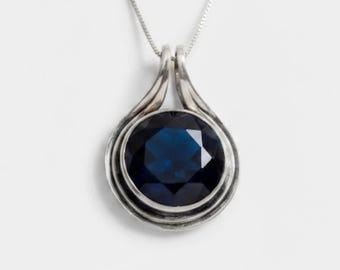 Statement Safirhalsband, Runt Fasetterat Blått Hänge, Vintage Modernistiska Statementsmycken