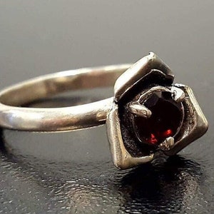 Garnet Ring, Natural Garnet, January Ring, Silver Rose Ring, Red Vintage Ring, Red Rose Ring, January Birthstone, Solid Silver Ring, Garnet