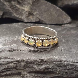 Anillo de ópalo, ópalo natural, anillo de eternidad de ópalo, anillo de ópalo, anillo de media eternidad, piedra de nacimiento de octubre, anillo vintage, anillo de plata maciza, ópalo imagen 9