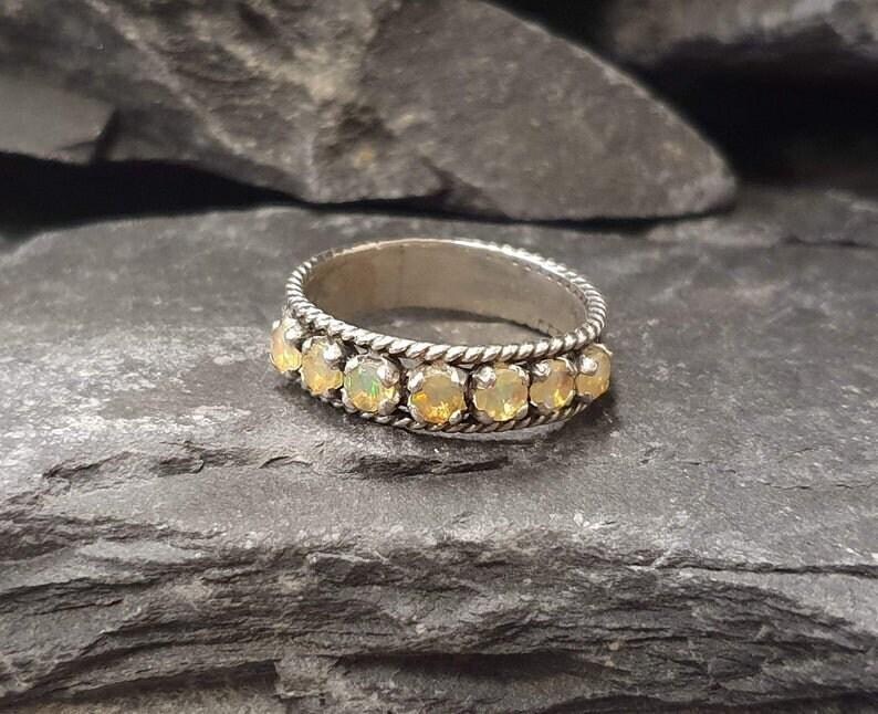 Anillo de ópalo, ópalo natural, anillo de eternidad de ópalo, anillo de ópalo, anillo de media eternidad, piedra de nacimiento de octubre, anillo vintage, anillo de plata maciza, ópalo imagen 9
