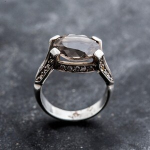 Anillo de topacio grande, anillo de topacio ahumado, anillo de topacio natural, piedra de nacimiento de Escorpio, anillos vintage, piedra de nacimiento de diciembre, anillo de plata maciza, topacio imagen 8