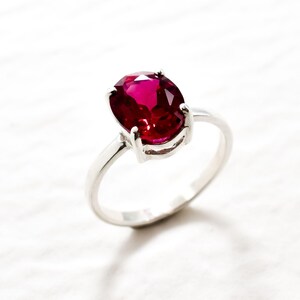 Anel de Rubi Vermelho, Rubi Sintético, Anel Oval de Rubi, Anel Solitário de Rubi, Anel de Rubi em Prata, Anel com Pedra de Nascimento de Julho, Anel com Gema Vermelha, Presente para a Mãe imagem 7