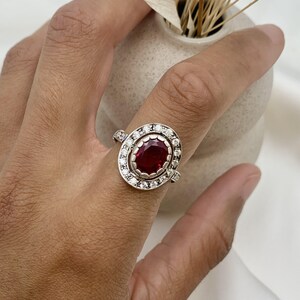 Anillo de rubí vintage, anillo de rubí creado, anillo de halo ovalado, anillo de rubí de plata esterlina, anillo de rubí rojo, regalo para mamá, anillo de plata, piedra Adina imagen 7