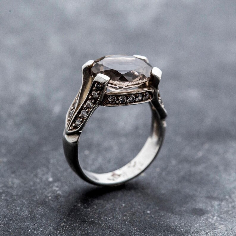 Anillo de topacio grande, anillo de topacio ahumado, anillo de topacio natural, piedra de nacimiento de Escorpio, anillos vintage, piedra de nacimiento de diciembre, anillo de plata maciza, topacio imagen 9