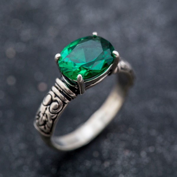 Emerald Ring, Vintage Emerald Ring, Emerald Green Ring, Created Emerald, Vintage Rings, Vintage Silver Ring, Horizontal Ring, Horizontal Gem