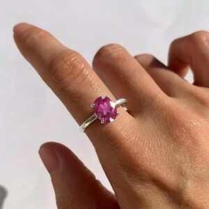 Anello con alessandrite rosa, alessandrite creata in laboratorio, anello ovale rosa, anello di proposta, anello di promessa, anello con diamante rosa, anello unico, anello in argento massiccio immagine 2