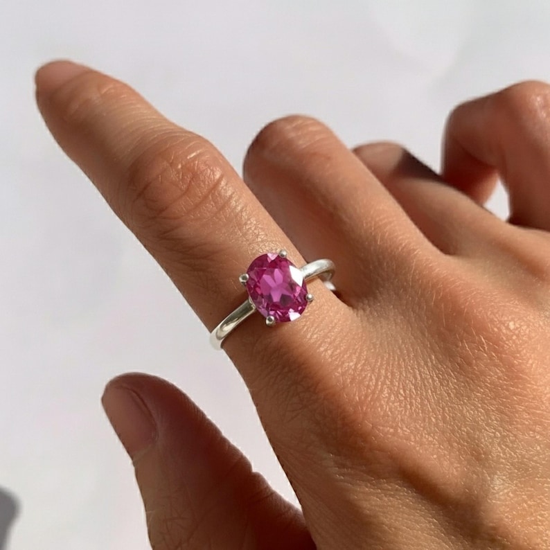 Anello con alessandrite rosa, alessandrite creata in laboratorio, anello ovale rosa, anello di proposta, anello di promessa, anello con diamante rosa, anello unico, anello in argento massiccio immagine 2