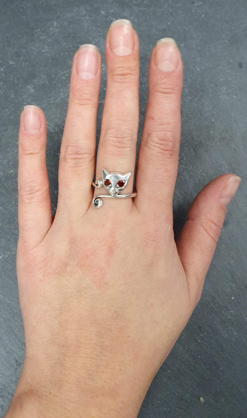 Garnet Ring, Natural Garnet, January Birthstone, Silver Cat Ring, Vintage Cat Ring, Red Eyes Ring, Cats Eye Ring, 925 Silver Ring, Red Ring image 9