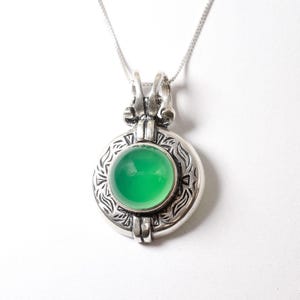 Emerald Pendant, Created Emerald, Antique Pendant, Green Vintage Pendant, Round Pendant, Embossed Pendant, Solid Silver Pendant, Emerald