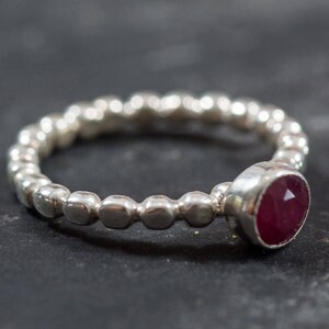 Lünette Rubin Ring, natürlicher Rubin, Roter Rubin Ring, Juli Birthstone, Roter Ring, Vintage Rubin Ring, Rubin Versprechen Ring, Juli Ring, Massiver Silber Ring Bild 7