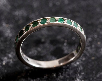 Emerald eeuwigheid ring, natuurlijke smaragd, Emerald band, mei Birthstone, mei band, echte Emerald band, vintage band, zilveren band, eeuwigheid ring