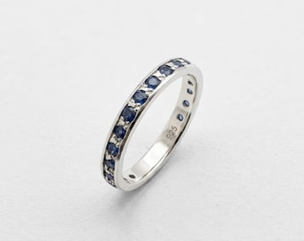 Naturlig safir alliansring, Elegant stapelring med äkta safirer, Vigselring i massivt silver