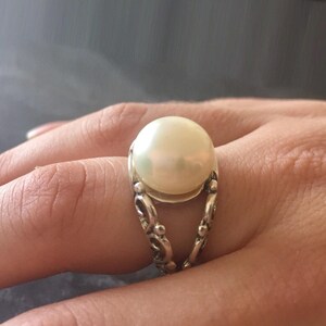 Anillo de perla blanca, anillo de perla natural, piedra natal de junio, anillo de perla vintage, anillo de estilo vintage, anillo de junio, perla blanca, anillo de plata maciza imagen 6