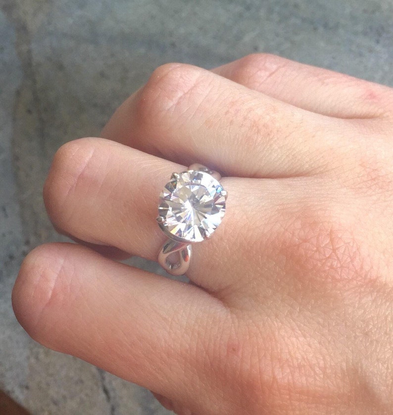 Engagement Ring, 2 carat Diamond, Lab-grown diamond c.z. Ring, Bridal diamond Ring, Sparkly Ring, Promise Ring, Solid Silver Ring, 4 Carat imagem 2