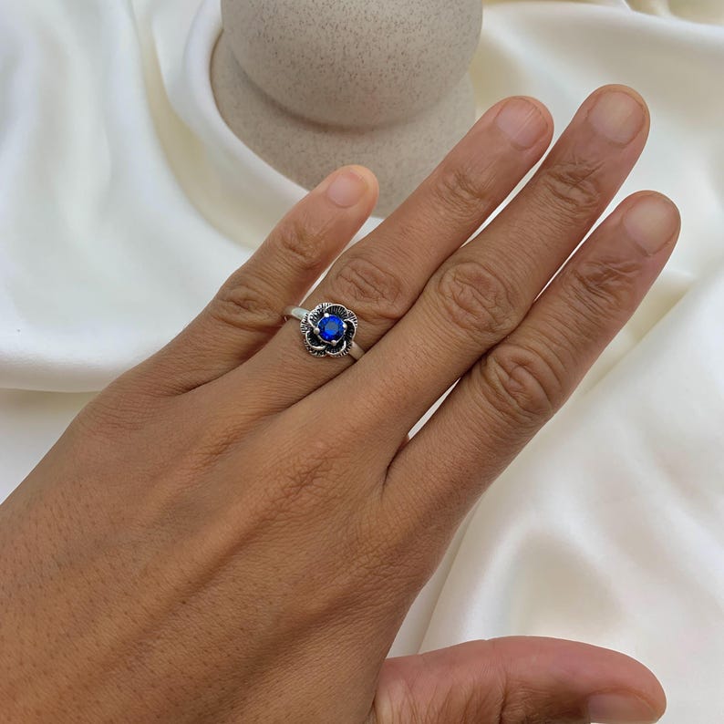 Saphir Ring, blauer Saphir Ring, erstellt Saphir, Blume Ring, Vintage Blume Ring, Vintage Ringe, blaue Blume Ring, massiv Silber Ring Bild 9