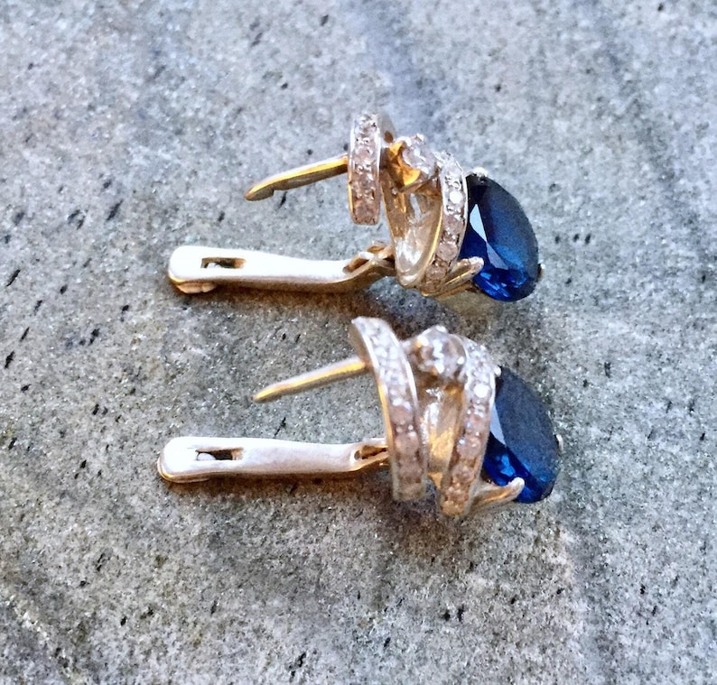 Boucles d'oreilles en saphir, Saphir créé, Boucles d'oreilles tourbillon, Boucles d'oreilles bleu roi, Gros clous, Design tourbillon, Boucles d'oreilles en argent massif, Saphir image 7