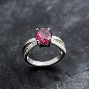 Anello con tormalina rosa, anello con tormalina, tormalina naturale, pietra portafortuna di ottobre, anelli di promessa, tormalina rosa, anello in argento massiccio, tormalina immagine 7