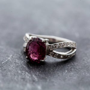 Anello con tormalina rosa, anello con tormalina, tormalina naturale, pietra portafortuna di ottobre, anelli di promessa, tormalina rosa, anello in argento massiccio, tormalina immagine 2