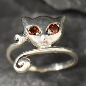 Garnet Ring, Natural Garnet, January Birthstone, Silver Cat Ring, Vintage Cat Ring, Red Eyes Ring, Cats Eye Ring, 925 Silver Ring, Red Ring image 7
