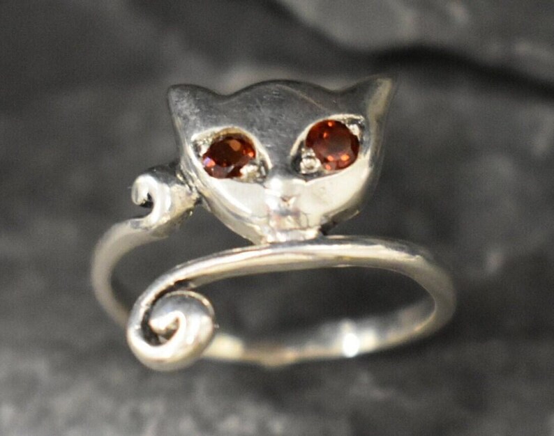 Garnet Ring, Natural Garnet, January Birthstone, Silver Cat Ring, Vintage Cat Ring, Red Eyes Ring, Cats Eye Ring, 925 Silver Ring, Red Ring image 7