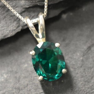 Emerald Pendant, Created Emerald, Green Oval Pendant, Green Vintage Pendant, Emerald Necklace, Dainty Green Pendant, Solid Silver Pendant