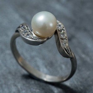 Vintage Pearl Ring, White Pearl Ring, Natural Pearl Ring, White Pearl, Vintage Rings, June Birthstone Ring, June Ring, Solid Silver Ring