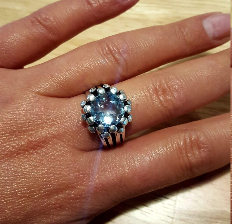 Statementring, blå topasring, naturlig blå topas, topadring, decembers födelsesten, unik ring, blå ring, massiv silverring, blå topas bild 2