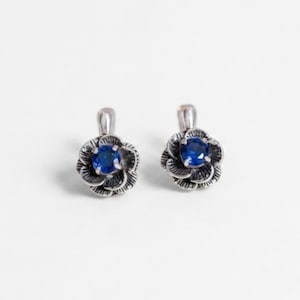 Saphir Ohrringe, erstellt Saphir, Blume Ohrringe, Vintage Ohrringe, Saphir Blume Ohrringe, Blau Ohrringe, Ohrstecker, Saphir