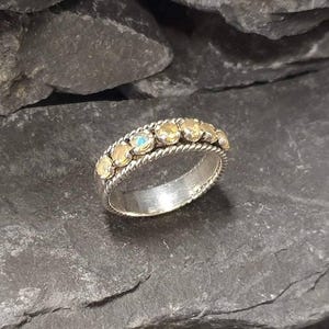 Anillo de ópalo, ópalo natural, anillo de eternidad de ópalo, anillo de ópalo, anillo de media eternidad, piedra de nacimiento de octubre, anillo vintage, anillo de plata maciza, ópalo imagen 8