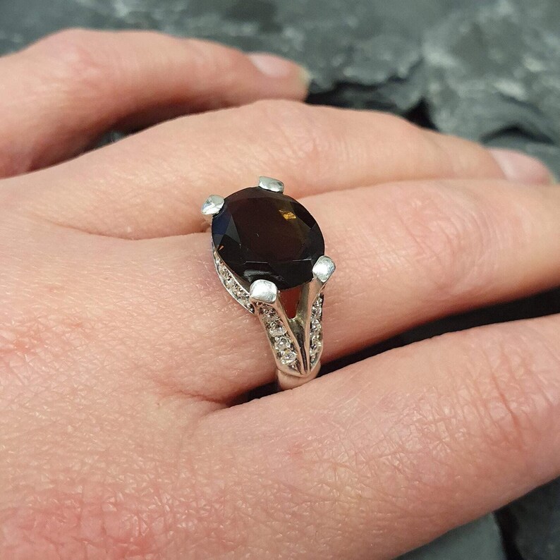 Anillo de topacio grande, anillo de topacio ahumado, anillo de topacio natural, piedra de nacimiento de Escorpio, anillos vintage, piedra de nacimiento de diciembre, anillo de plata maciza, topacio imagen 2
