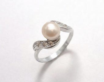 Vintage Pearl Ring, White Pearl Ring, Natural Pearl Ring, White Pearl, Vintage Rings, June Birthstone Ring, June Ring, Solid Silver Ring