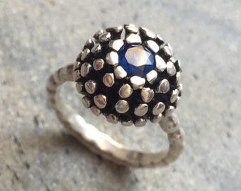 Ring met blauwe saffier, synthetische saffier, vintage ring, koningsblauwe ring, ring met blauwe steen, statement ring, antieke ring, massief zilveren ring