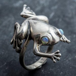 Anillo de rana, anillo de ópalo natural, anillo de ópalo etíope, anillo de ópalo, piedra de nacimiento de octubre, anillo artístico, anillo de plata 925, anillo llamativo, ópalo de fuego