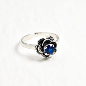 Saphir Ring, blauer Saphir Ring, erstellt Saphir, Blume Ring, Vintage Blume Ring, Vintage Ringe, blaue Blume Ring, massiv Silber Ring Bild 7