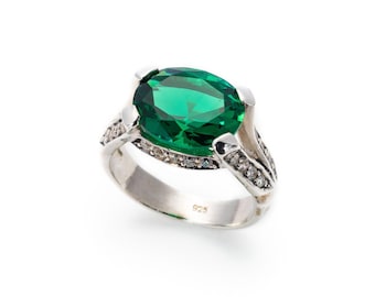 Emerald Ring, Vintage Emerald Ring, Emerald Green Ring, Created Emerald, Vintage Rings, Vintage Silver Ring, Horizontal Ring, Horizontal Gem